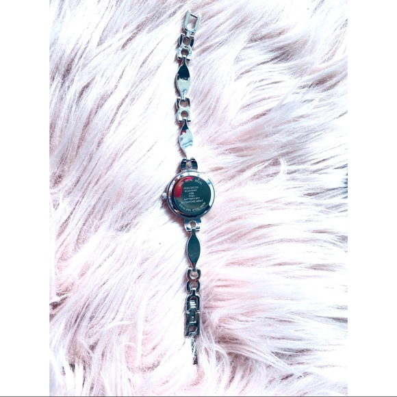 Tarnish Free Women’s Watch with Matching Bracelet for Small/Petite wrists - Picture 5 of 13